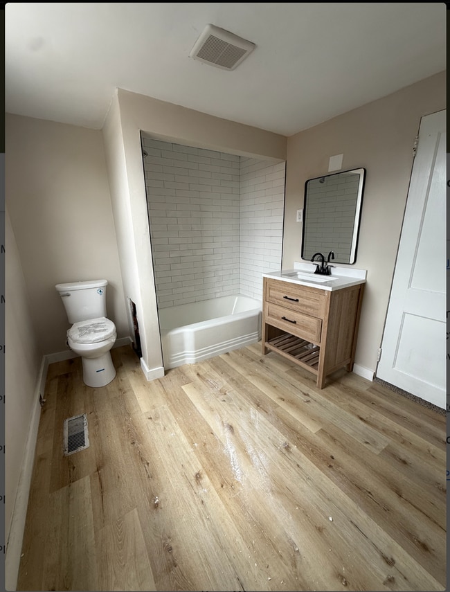 Building Photo - Giant, Newly Renovated Home in New Kensington!