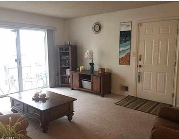 Building Photo - 59 Lindsey Ct