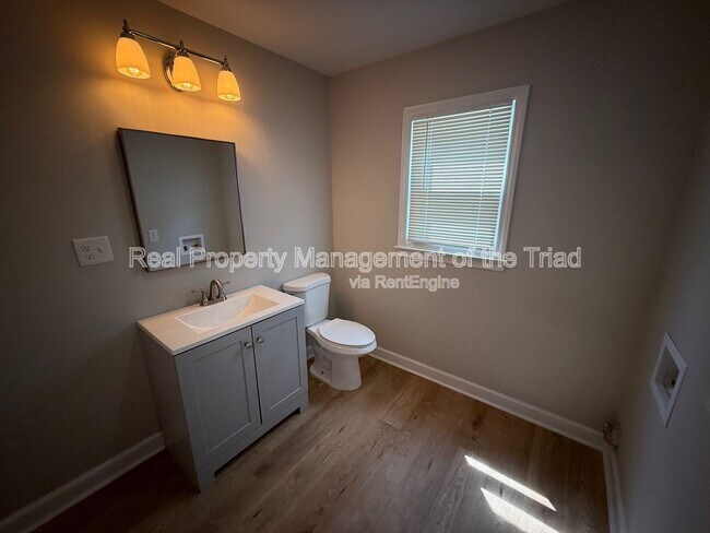 Building Photo - 828 Circle Dr