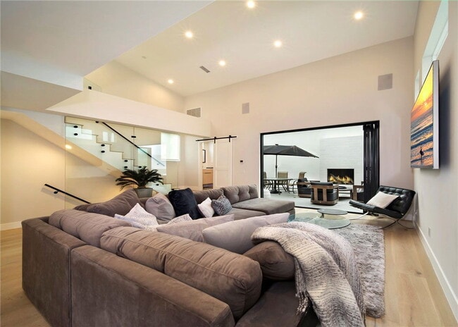 Building Photo - 603 1/2 Iris Ave Apt #B, Corona Del Mar, CA 92625 - 2 BR 3 BA condo