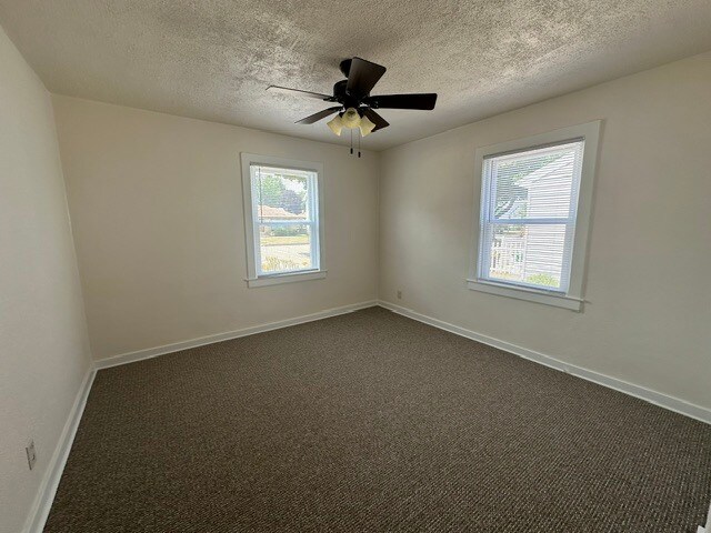 Building Photo - 812 S 109th St