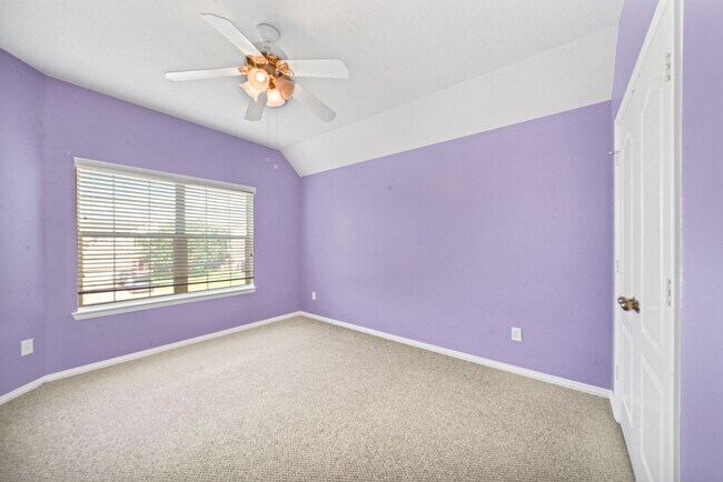 Building Photo - 18123 Memorial Falls Dr