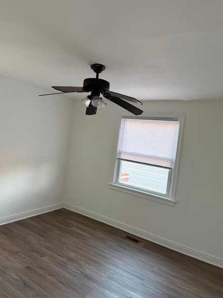 Building Photo - 1428 Hopkins Rd