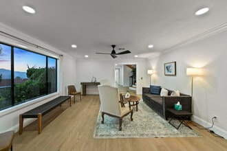 Building Photo - 4367 Summit Dr