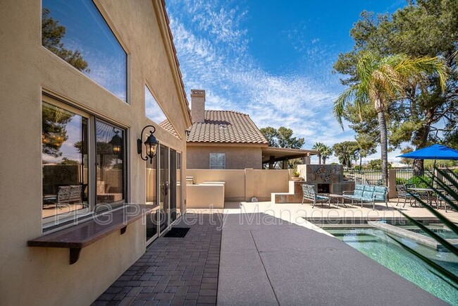 Building Photo - 4725 N Brookview Terrace