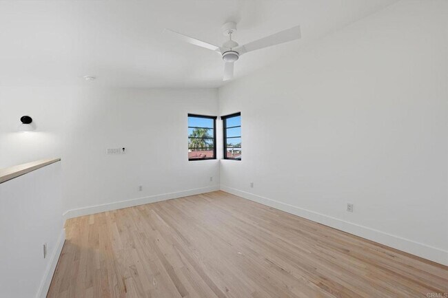 Building Photo - 1065 Buena Vista Way