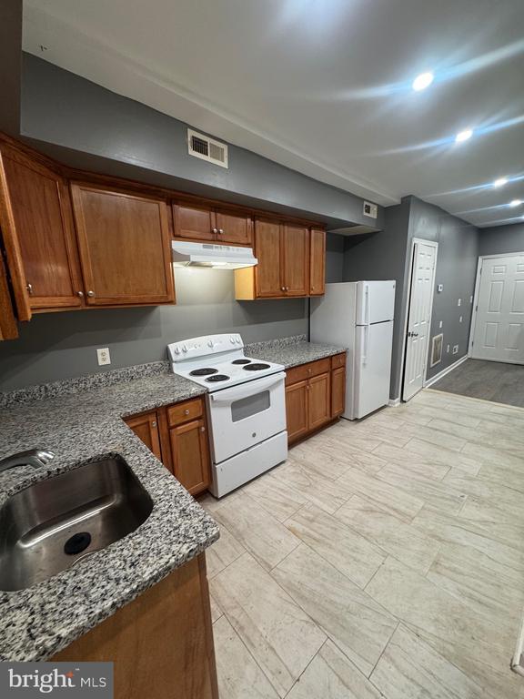 Building Photo - 1108 N Bond St