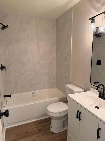 Building Photo - 5122 Singleton Dr