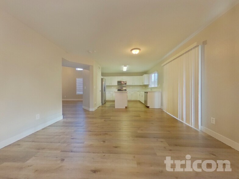 Building Photo - 2645 S 63rd Ln