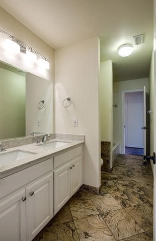 Building Photo - 314 Chisholm Trail