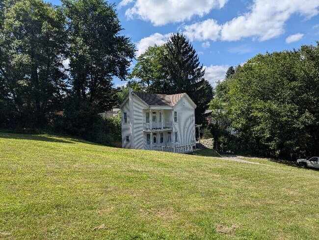 Building Photo - 1807 W 11th St