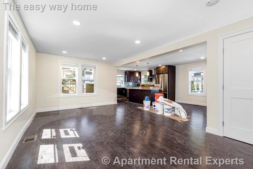 Building Photo - 70 Stanley Ave