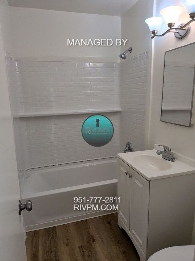 Building Photo - Welcome home to this beautifully refreshed...