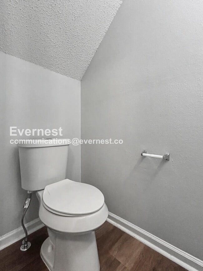 Building Photo - Spacious Home with Garage and Modern Features