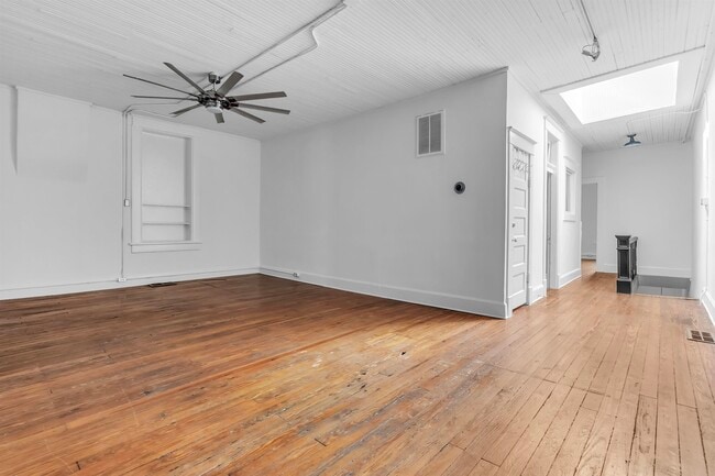 Building Photo - 2553 Broad Ave