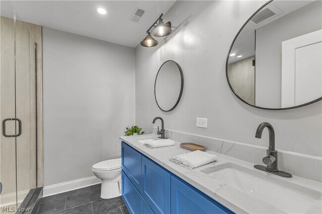 Building Photo - 2130 W 42nd St