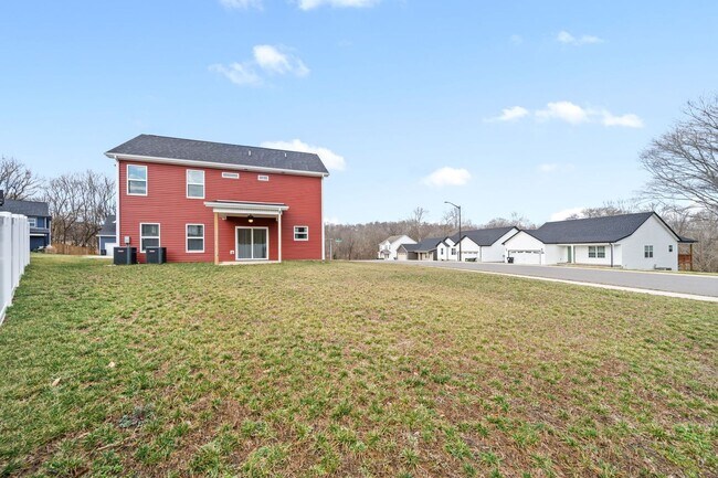 Building Photo - 101 Lucerne Ln