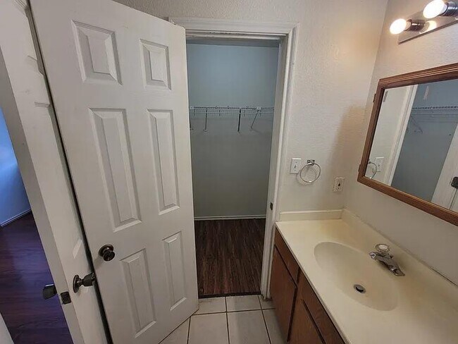 Building Photo - 812 Sagewood Trail