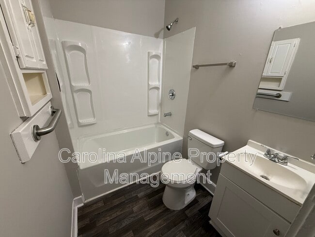 Building Photo - 1126 4th St