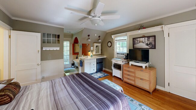 Building Photo - 45 Common St