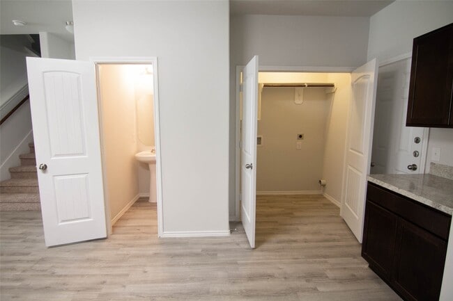 Building Photo - 5622 Adelaide River Dr