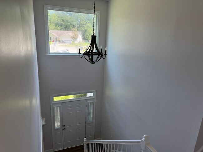 Building Photo - 116 Realini Dr