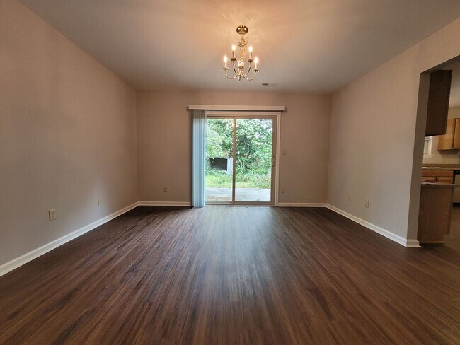 Building Photo - DUNBARTON