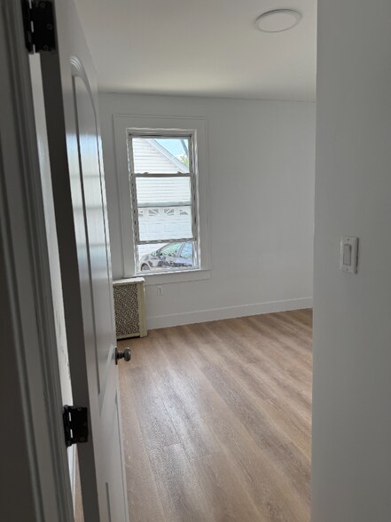 Building Photo - 732 Pennington St