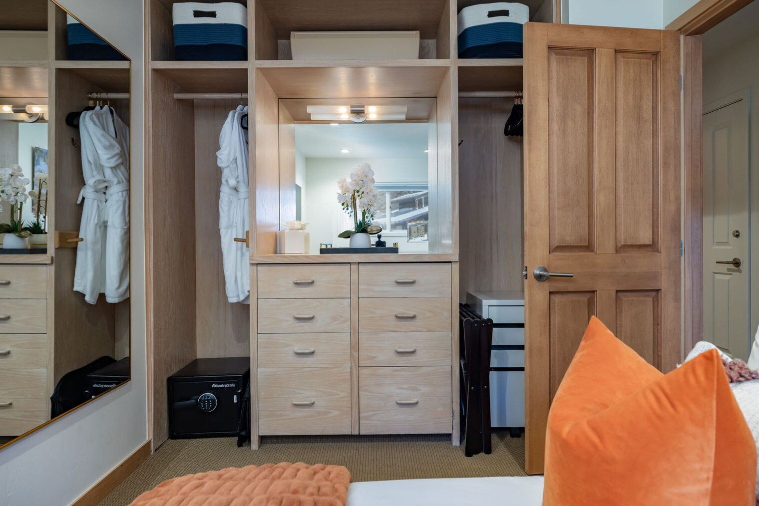 Building Photo - 835 E Durant Ave