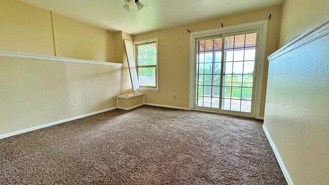Building Photo - Welcome to this Fantastic 4 Bed 2.5 Bath i...