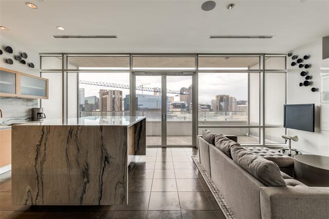 Building Photo - 2430 Victory Park Ln