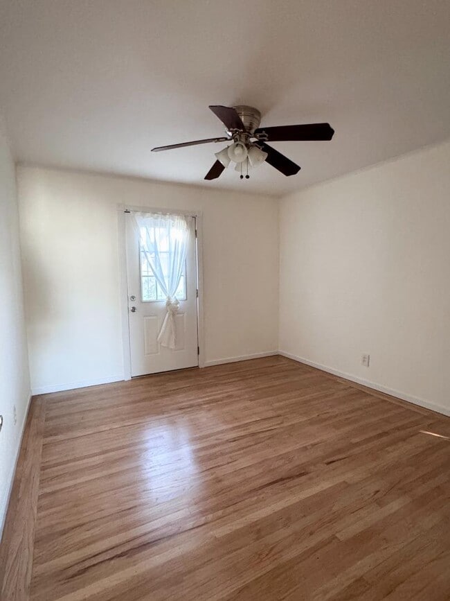 Building Photo - 415 Wisteria Dr