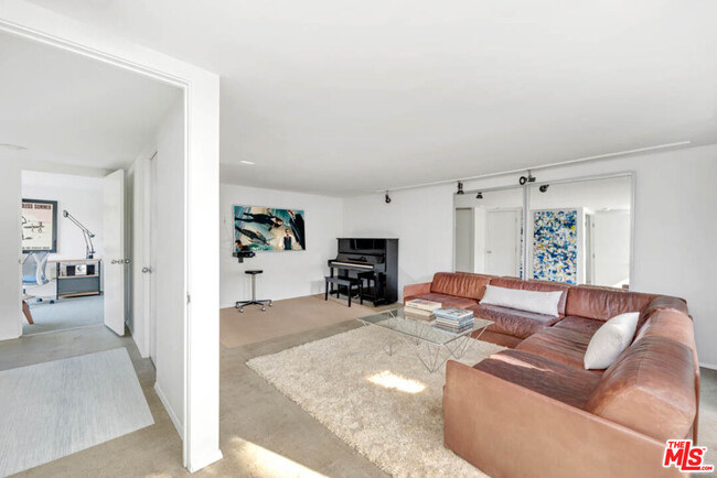 Building Photo - 30611 Las Estrellas Dr