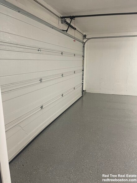 Building Photo - 901 W Roxbury Pky