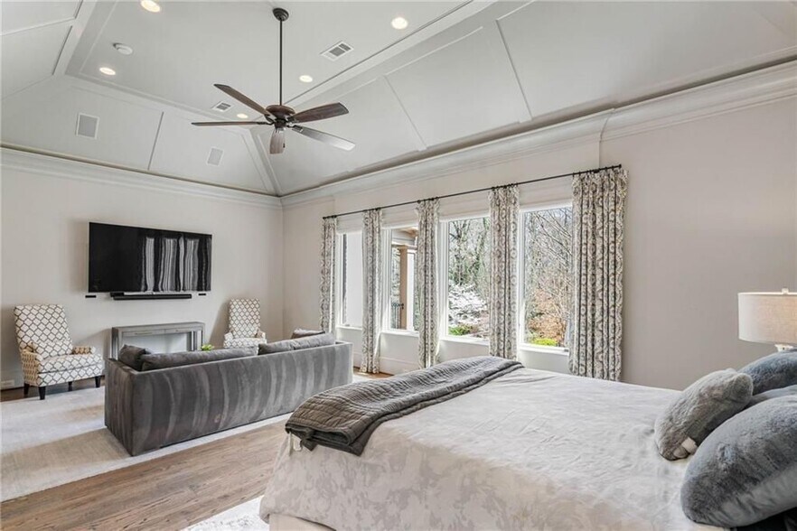 Building Photo - 5265 Peachtree Dunwoody Rd NE