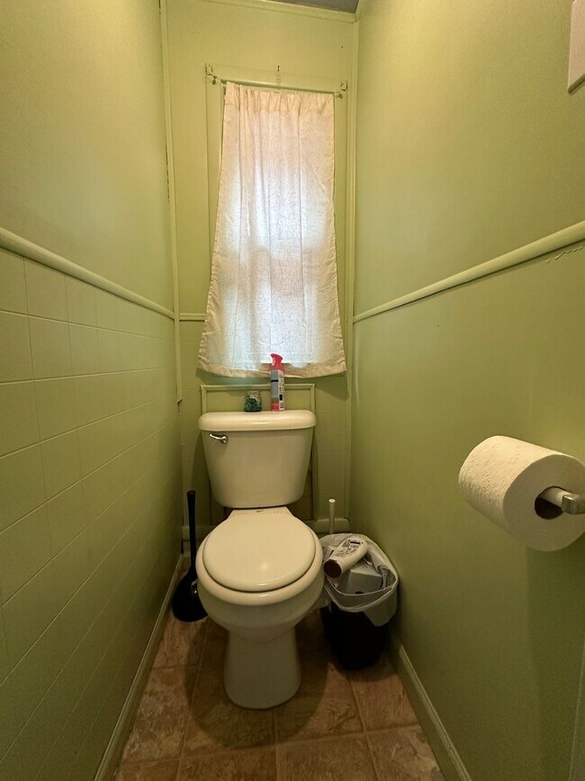 Building Photo - 5 Bedroom House Located In Clifton Near UC's Campus