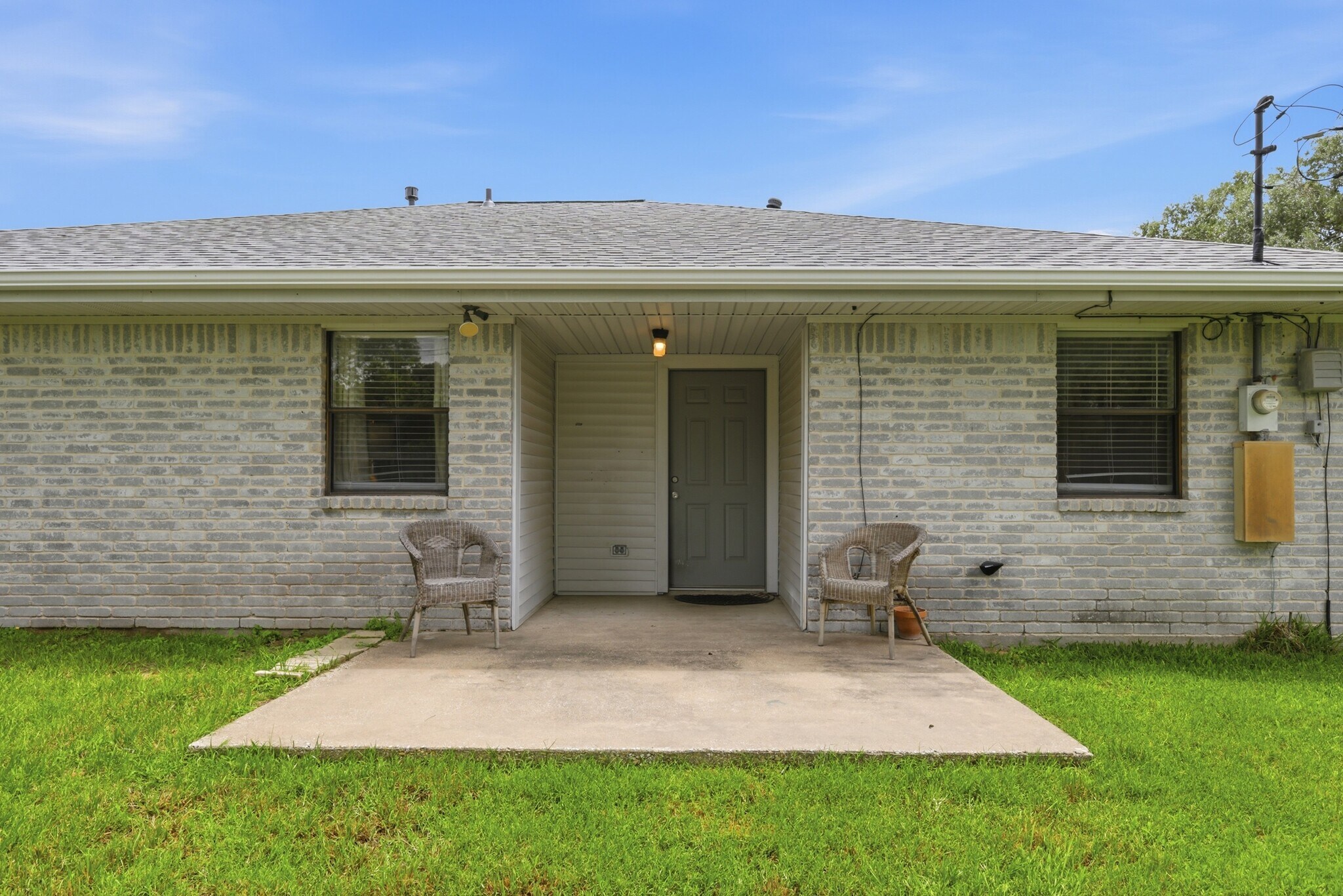 Building Photo - 3821 Brighton Dr