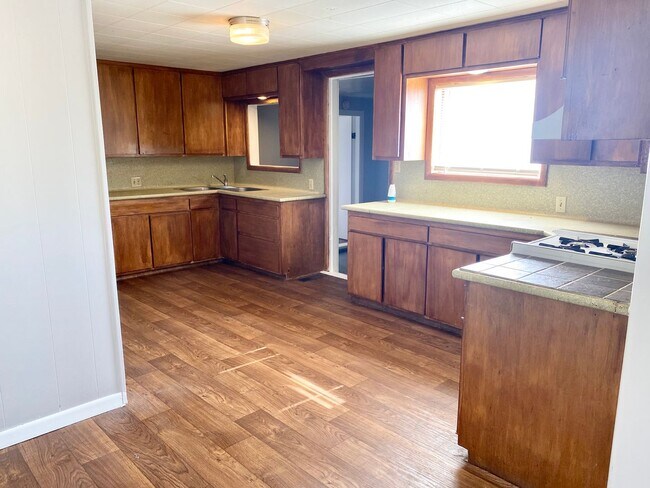 Building Photo - 1900 W Division