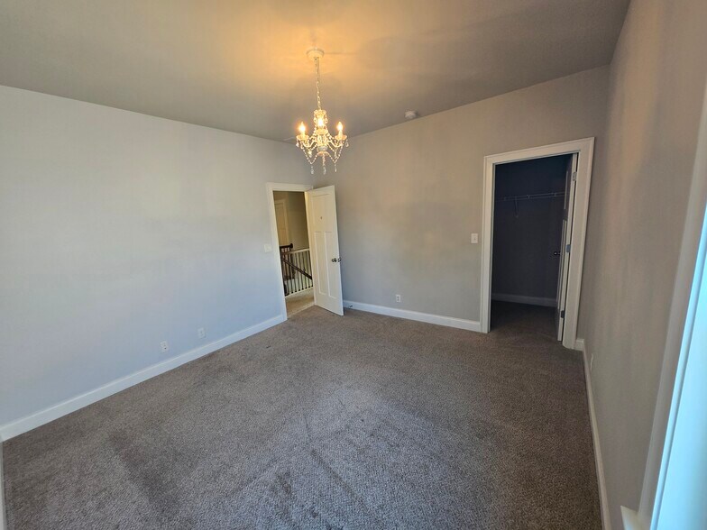 Building Photo - 10846 Prairie Lake Dr