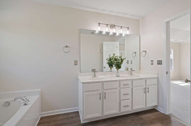 Building Photo - 930 Pristine Ln