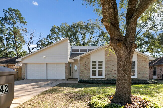 Building Photo - 2042 Lexington Woods Dr
