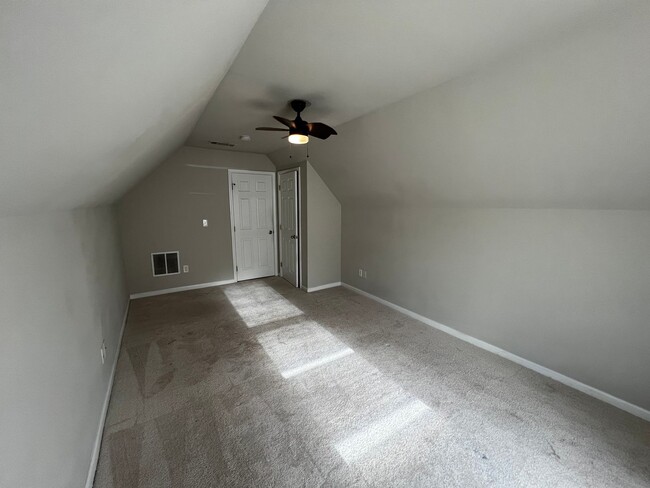 Building Photo - Nice 4/2 House in Dallas- $1,995