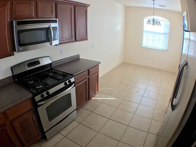 Building Photo - East El Paso 3bed/2bath Refrig A/C