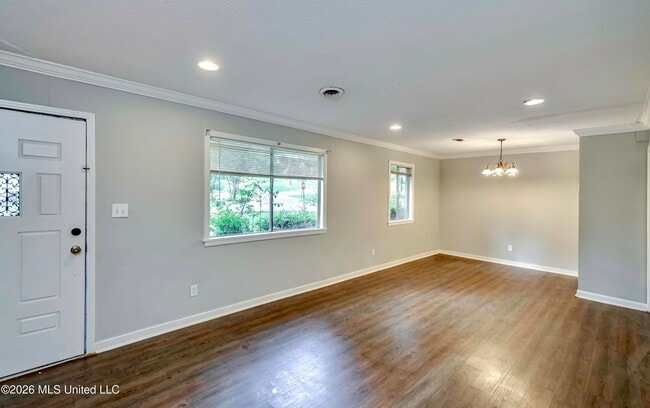 Building Photo - 823 Dunton Rd