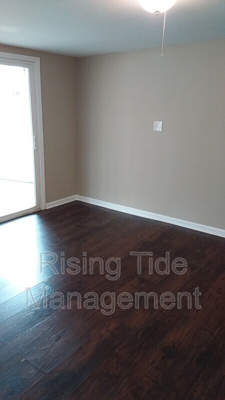 Building Photo - 656 Calahan Rd