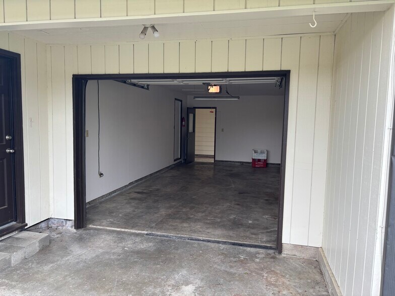 Building Photo - 243 W King Tut Rd