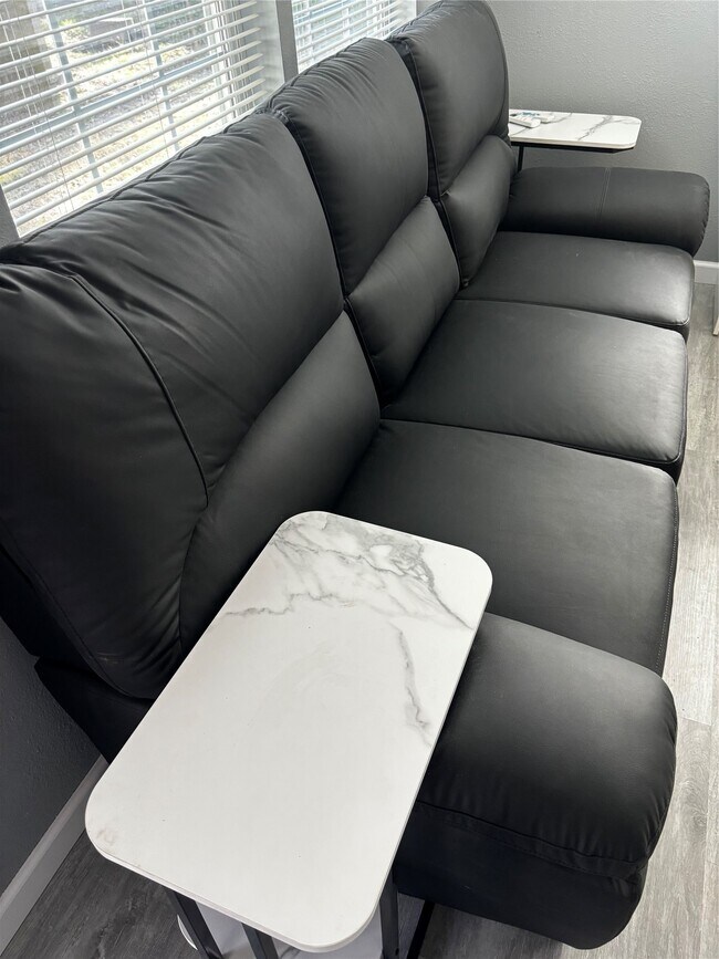 Building Photo - 100B Ross St