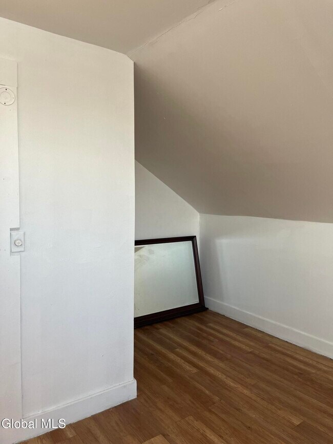 Building Photo - 154 Spring St