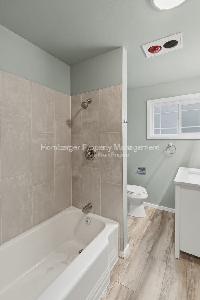 Building Photo - 612 E Walton Ave