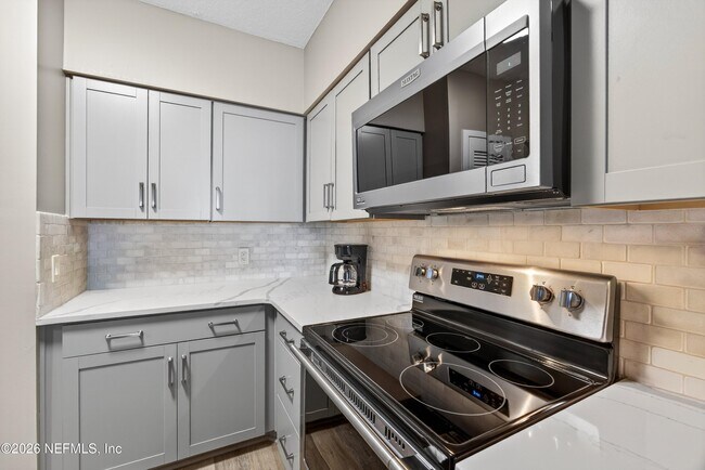 Building Photo - 601 1st St S